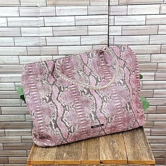 BCBGMAXAZRIA large faux snakeskin shoulder bag - Picture 1 of 9